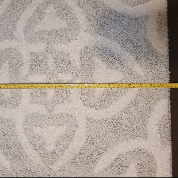 2 Rugs Light Colored with Pattern. - Picture 2 of 4